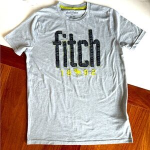 Abercrombie & Fitch Boys Shirt Tee Gray T-Shirt embroidered & Patches Size 15/16